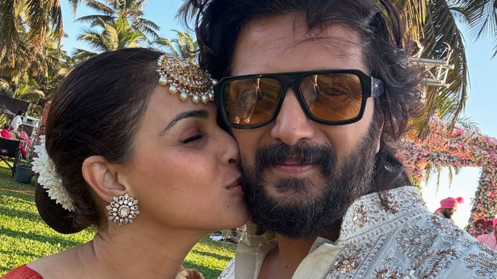 Genelia D’souza, Riteish Deshmukh, Bollywood Couple, Couple Goals, Candid Pics