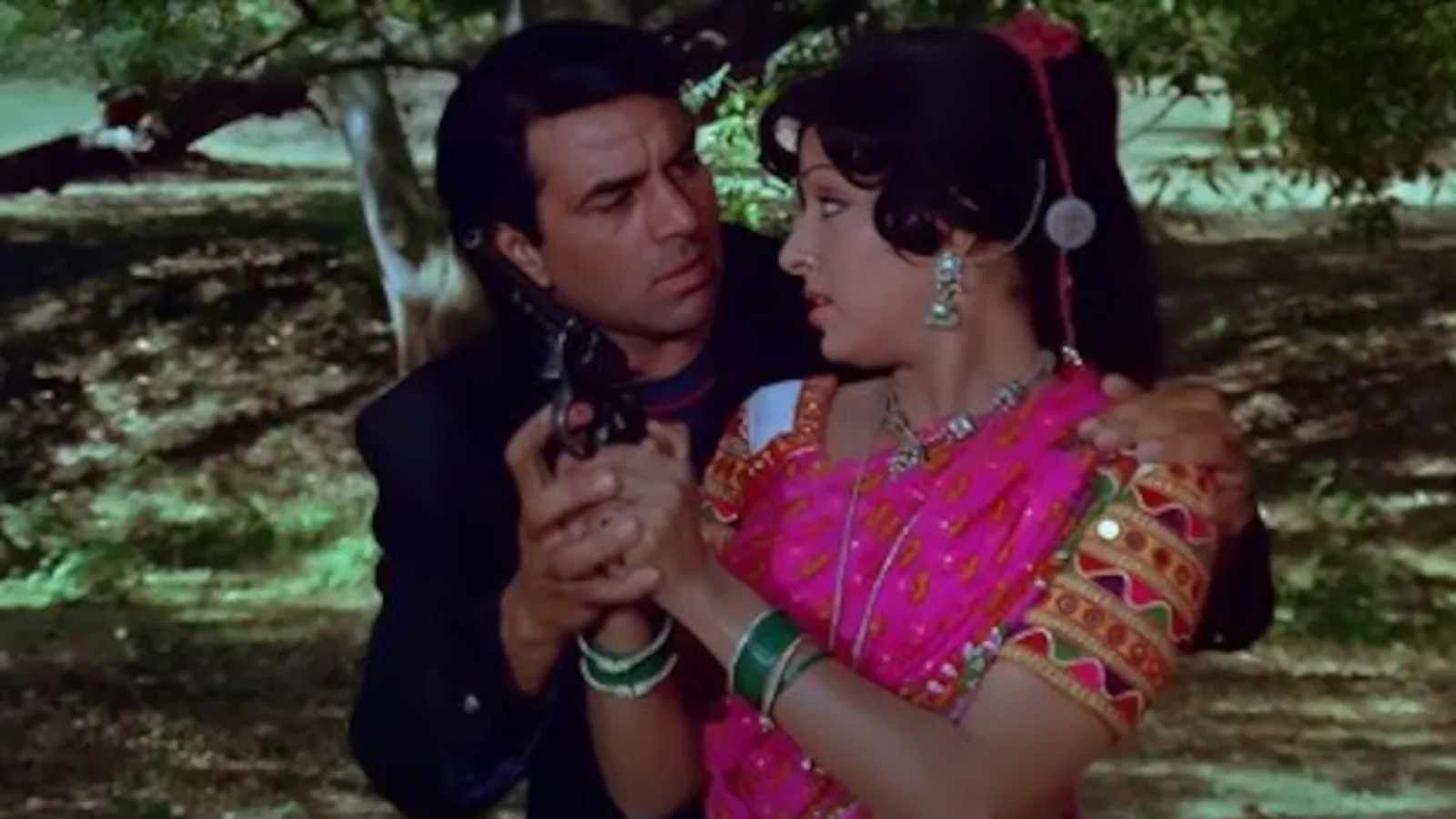 Bollywood, On-screen Couples, Bollywood Romance, Bollywood Love Stories, Shah Rukh Khan, Kajol, Salman Khan, Madhuri Dixit, Ranbir Kapoor, Deepika Padukone