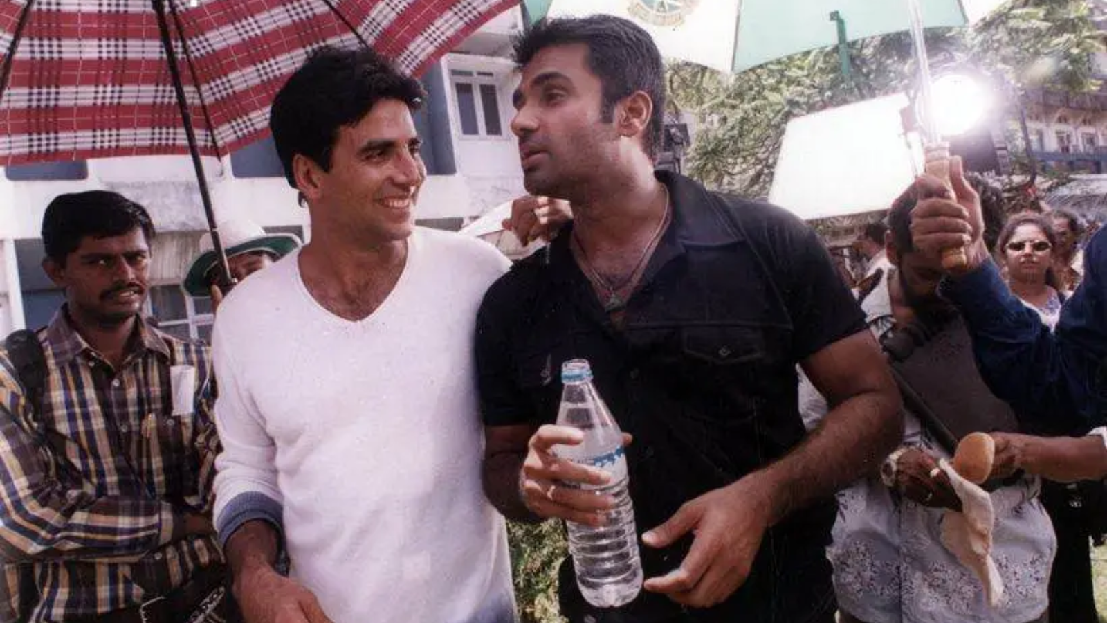 Akshay Kumar, Bollywood Throwback, Throwback Pics, Bollywood Nostalgia, Candid Pics, Twinkle Khanna