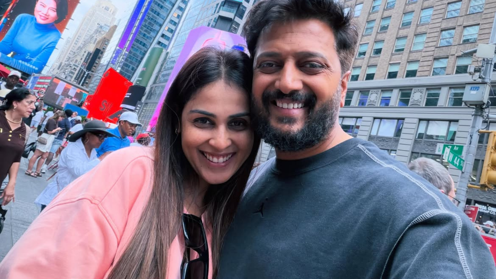 Genelia D’souza, Riteish Deshmukh, Bollywood Couple, Couple Goals, Candid Pics