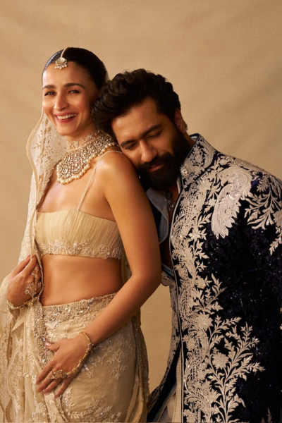 Alia Bhatt, Vicky Kaushal, Manish Malhotra, Mijwan Show, Celebrity Fashion
