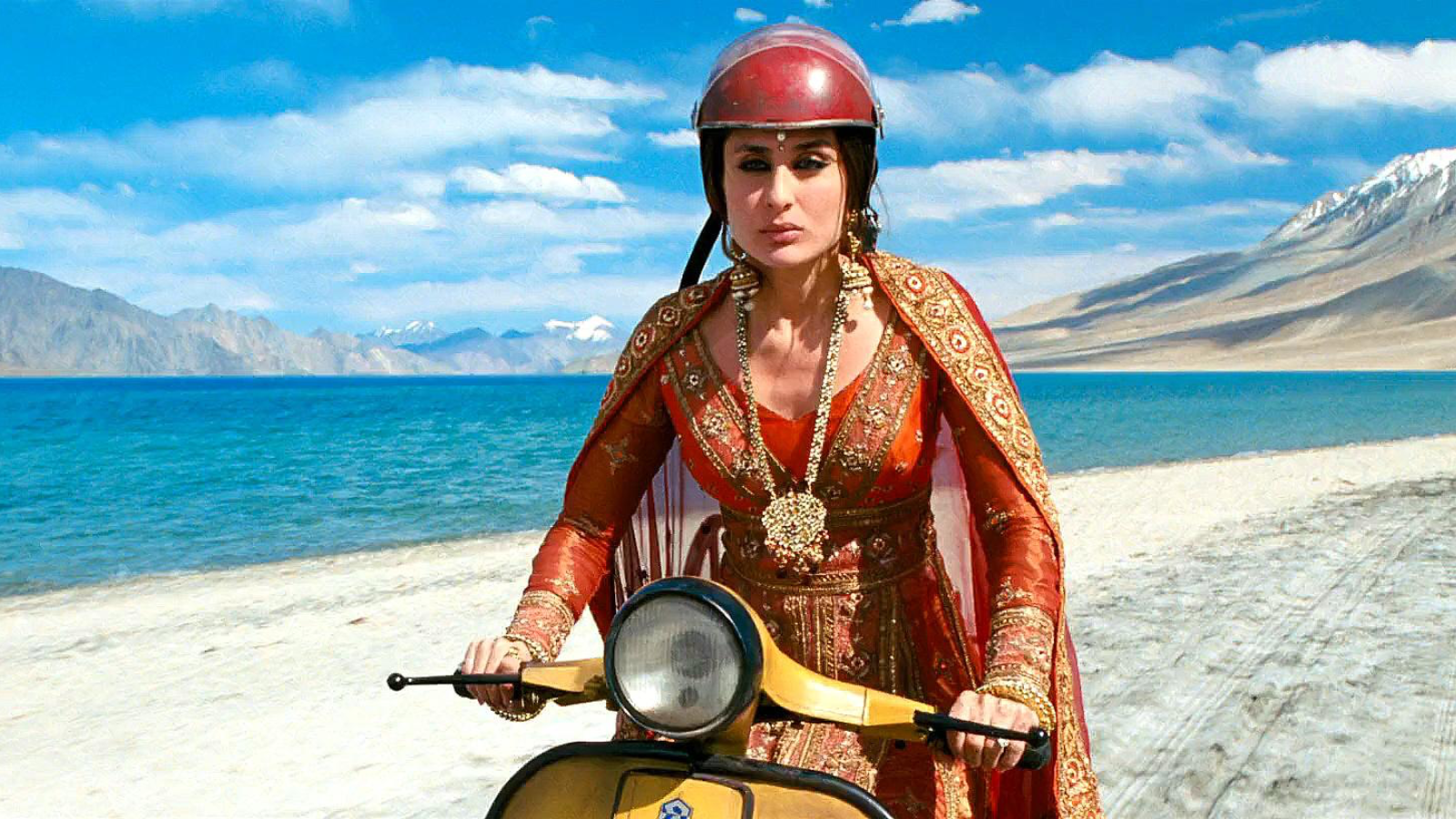 Bollywood, Bollywood Actress, Kareena Kapoor, Bollywood Characters, Bollywood Movies, Jab We Met, Kabhi Khushi Kabhie Gham, 3 Idiots