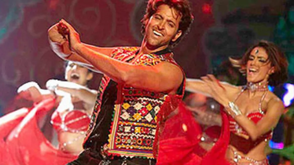 Hrithik Roshan performing choreography by Shiamak Davar at IIFA