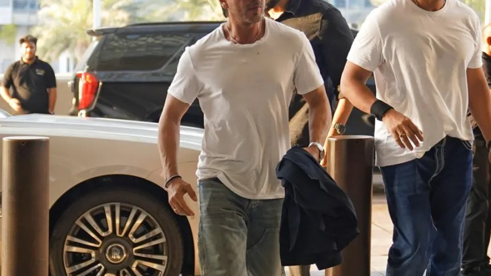 Shah Rukh Khan arriving in Abu Dhabi for IIFA 2024